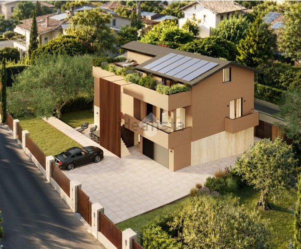 casa indipendente in vendita a Desenzano del Garda