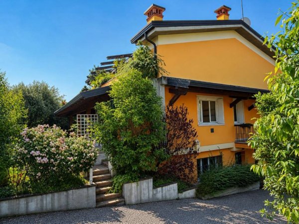 casa indipendente in vendita a Desenzano del Garda