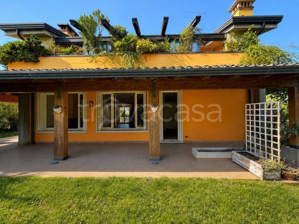 casa indipendente in vendita a Desenzano del Garda in zona Campeggio sul Vò