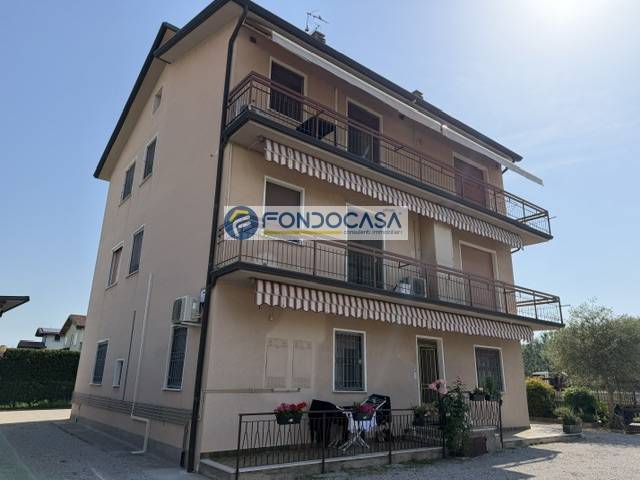 appartamento in vendita a Desenzano del Garda in zona Rivoltella