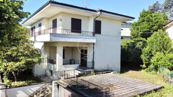 casa indipendente in vendita a Desenzano del Garda