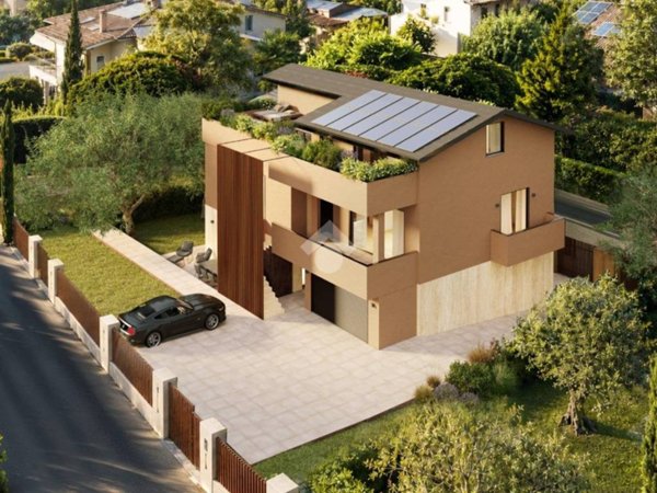 casa indipendente in vendita a Desenzano del Garda