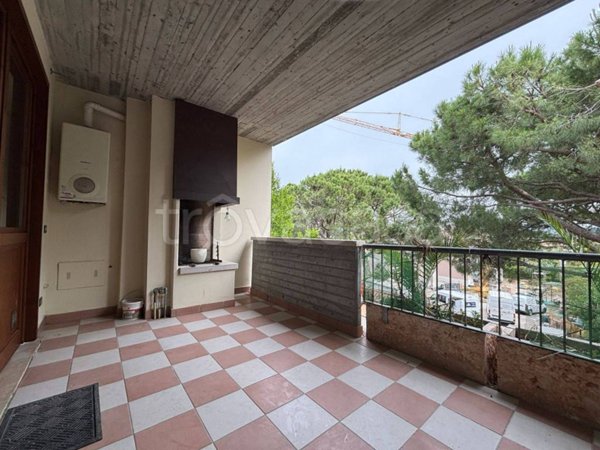 appartamento in vendita a Desenzano del Garda in zona Rivoltella
