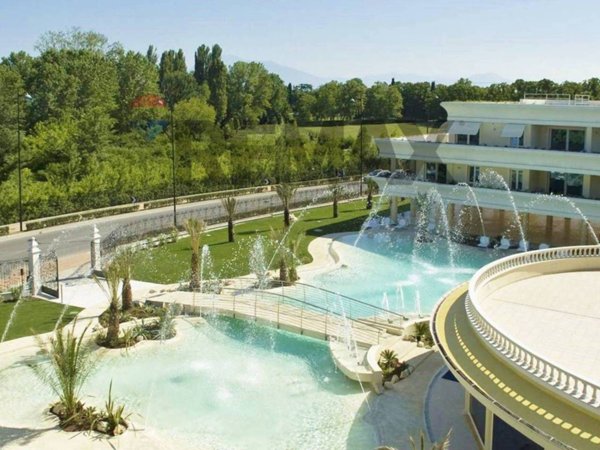 appartamento in vendita a Desenzano del Garda in zona Rivoltella