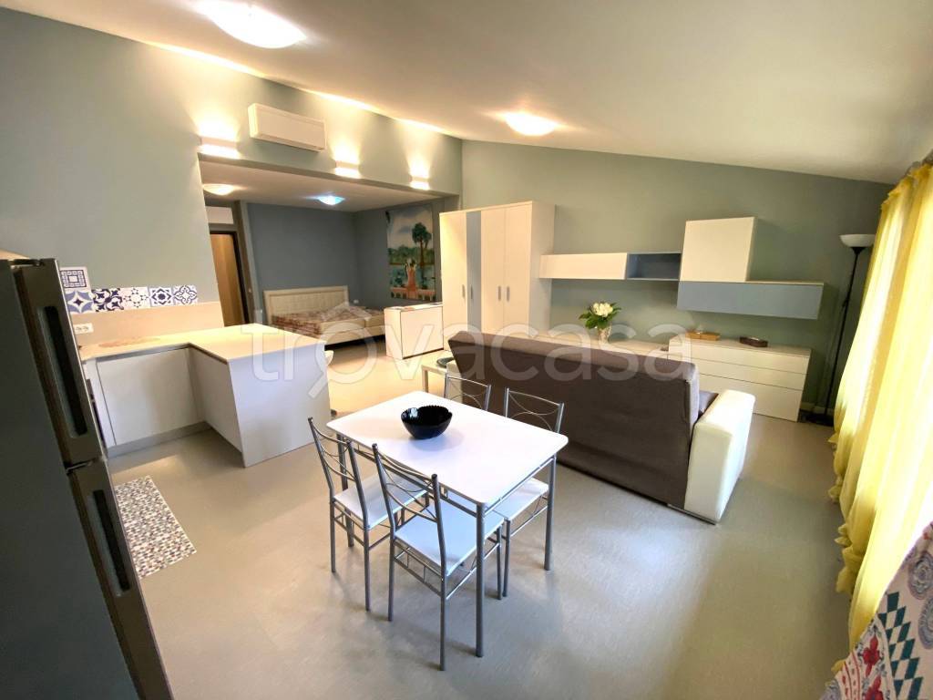 appartamento in vendita a Desenzano del Garda in zona Campeggio sul Vò