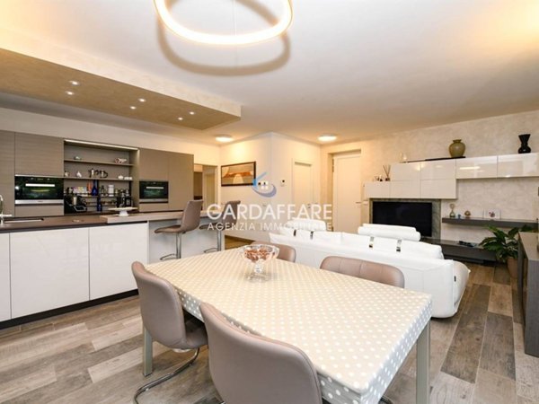 casa indipendente in vendita a Desenzano del Garda in zona Rivoltella