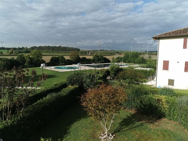 casa indipendente in vendita a Desenzano del Garda in zona Vaccarolo