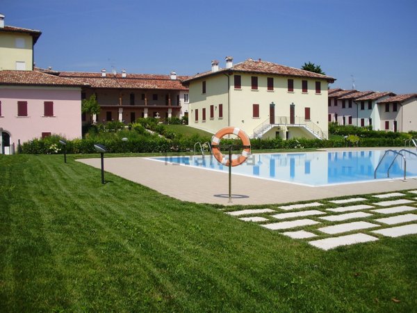 appartamento in vendita a Desenzano del Garda in zona Vaccarolo
