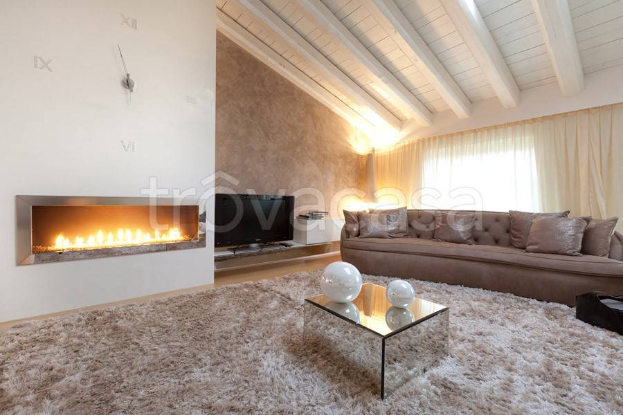 appartamento in vendita a Desenzano del Garda in zona San Pietro
