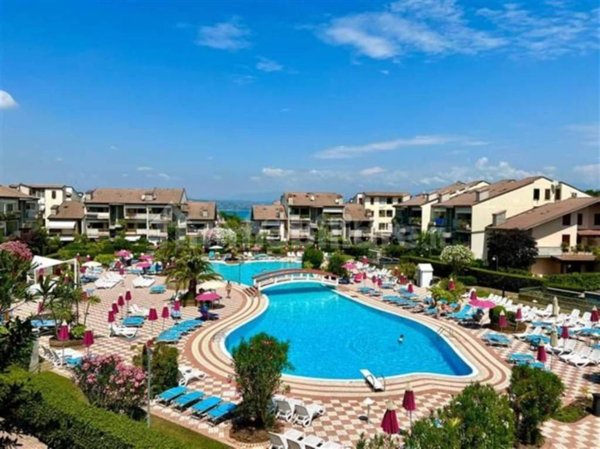 appartamento in vendita a Desenzano del Garda in zona Rivoltella