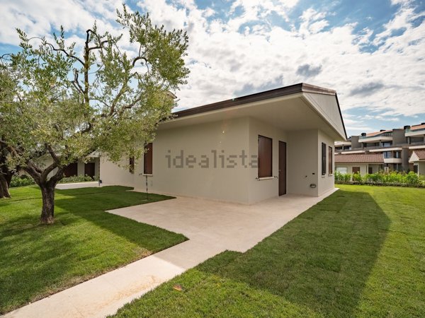 casa indipendente in vendita a Desenzano del Garda