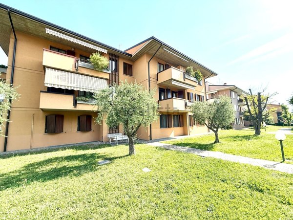 appartamento in vendita a Desenzano del Garda in zona Rivoltella