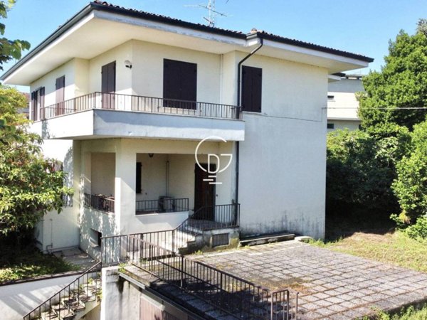 casa indipendente in vendita a Desenzano del Garda