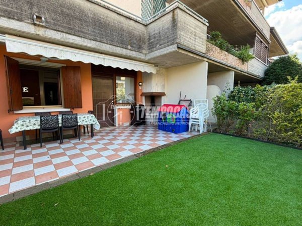 appartamento in vendita a Desenzano del Garda in zona Rivoltella