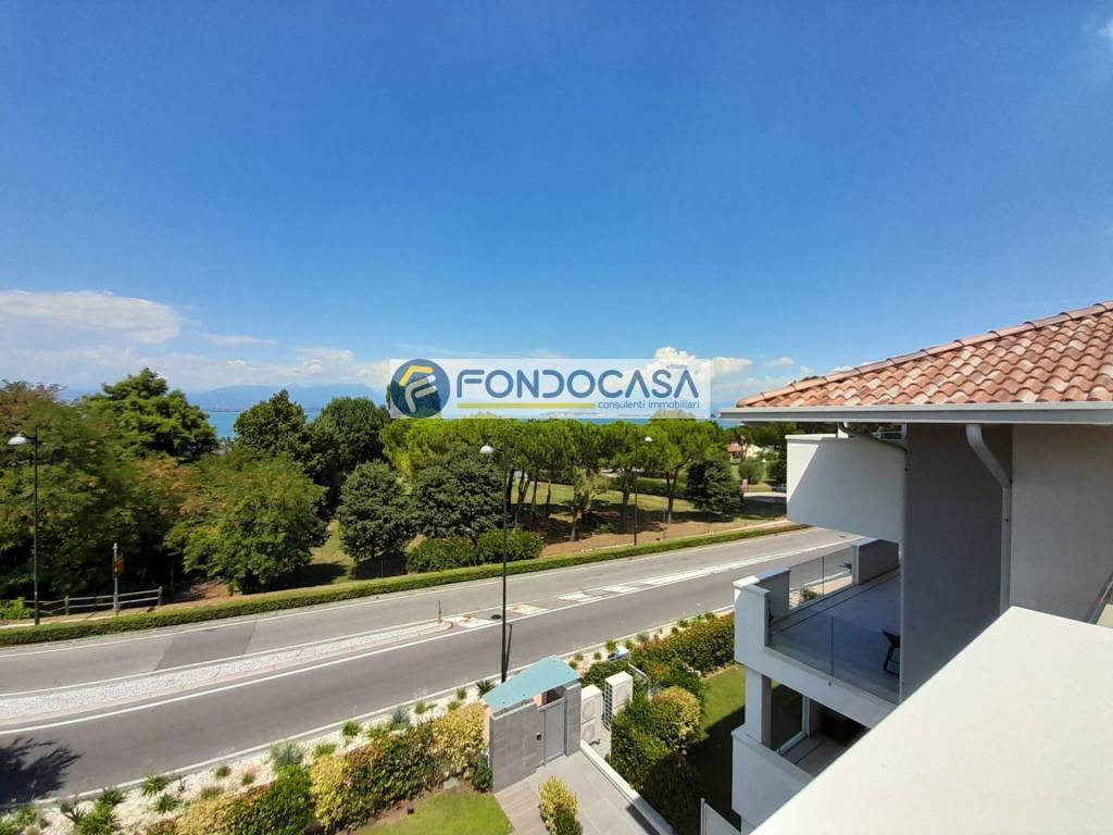 appartamento in vendita a Desenzano del Garda in zona Rivoltella