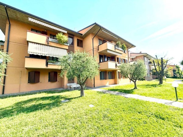 appartamento in vendita a Desenzano del Garda in zona Rivoltella