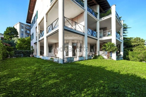 casa indipendente in vendita a Desenzano del Garda