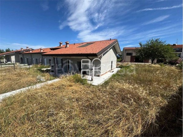 casa indipendente in vendita a Desenzano del Garda in zona Rivoltella