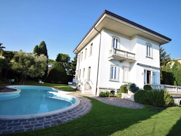 casa indipendente in vendita a Desenzano del Garda