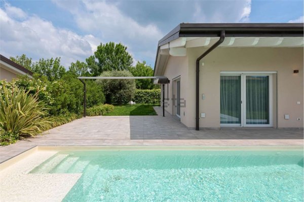 casa indipendente in vendita a Desenzano del Garda