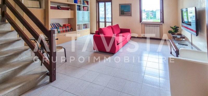 casa indipendente in vendita a Desenzano del Garda in zona Campeggio sul Vò