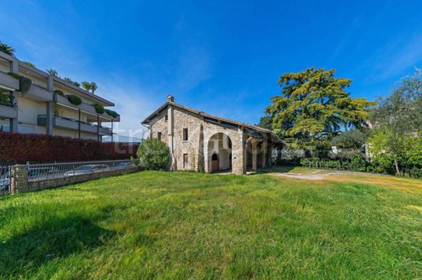 quadrivano in vendita a Desenzano del Garda in zona Campeggio sul Vò