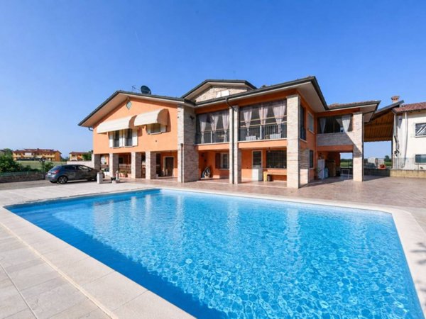 villa in vendita a Desenzano del Garda in zona Rivoltella