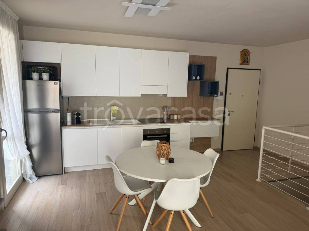 appartamento in vendita a Desenzano del Garda in zona Campeggio sul Vò