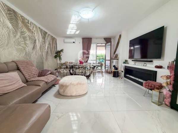 casa indipendente in vendita a Desenzano del Garda in zona Rivoltella