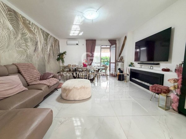 casa indipendente in vendita a Desenzano del Garda in zona Rivoltella