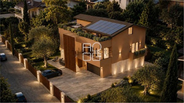 casa indipendente in vendita a Desenzano del Garda