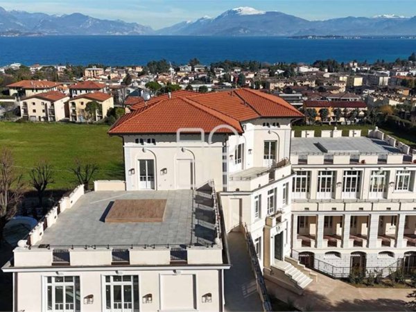 appartamento in vendita a Desenzano del Garda in zona Campeggio sul Vò
