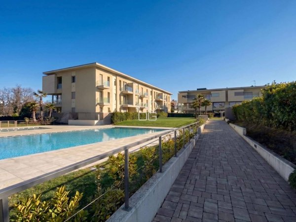 appartamento in vendita a Desenzano del Garda in zona Rivoltella