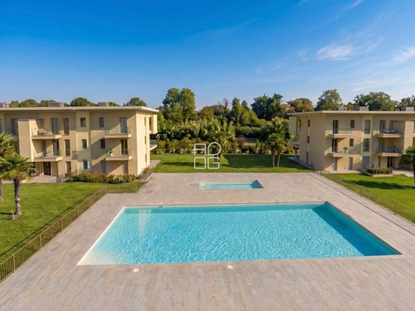 appartamento in vendita a Desenzano del Garda in zona Rivoltella
