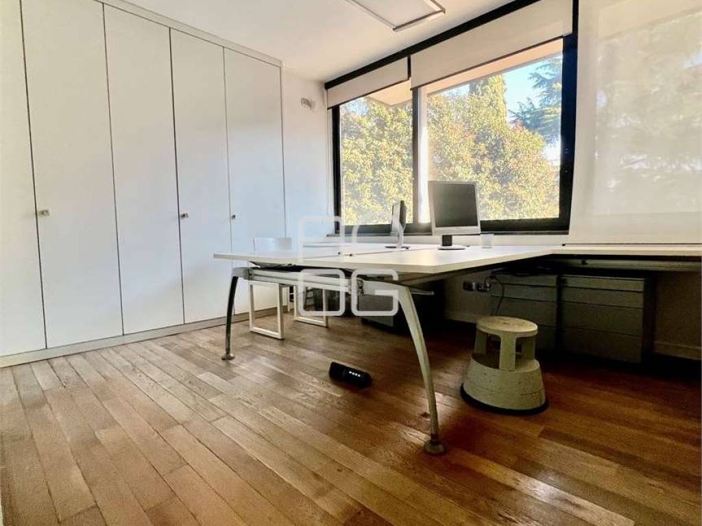 ufficio in vendita a Desenzano del Garda in zona Campeggio sul Vò