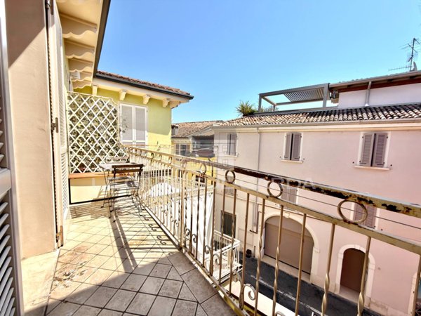 appartamento in vendita a Desenzano del Garda in zona Campeggio sul Vò