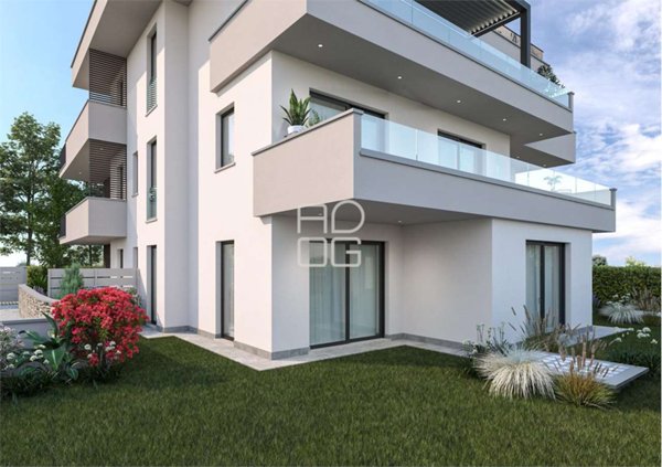 appartamento in vendita a Desenzano del Garda in zona Campeggio sul Vò