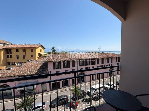 appartamento in vendita a Desenzano del Garda in zona Campeggio sul Vò