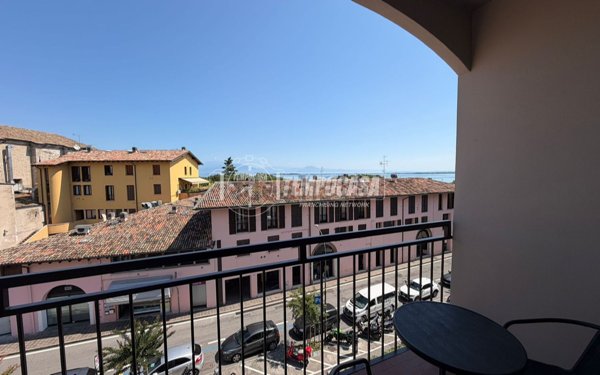 appartamento in vendita a Desenzano del Garda in zona Campeggio sul Vò