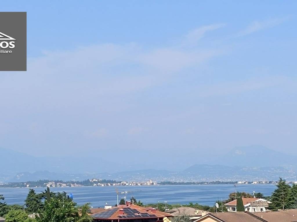 appartamento in vendita a Desenzano del Garda in zona Campeggio sul Vò