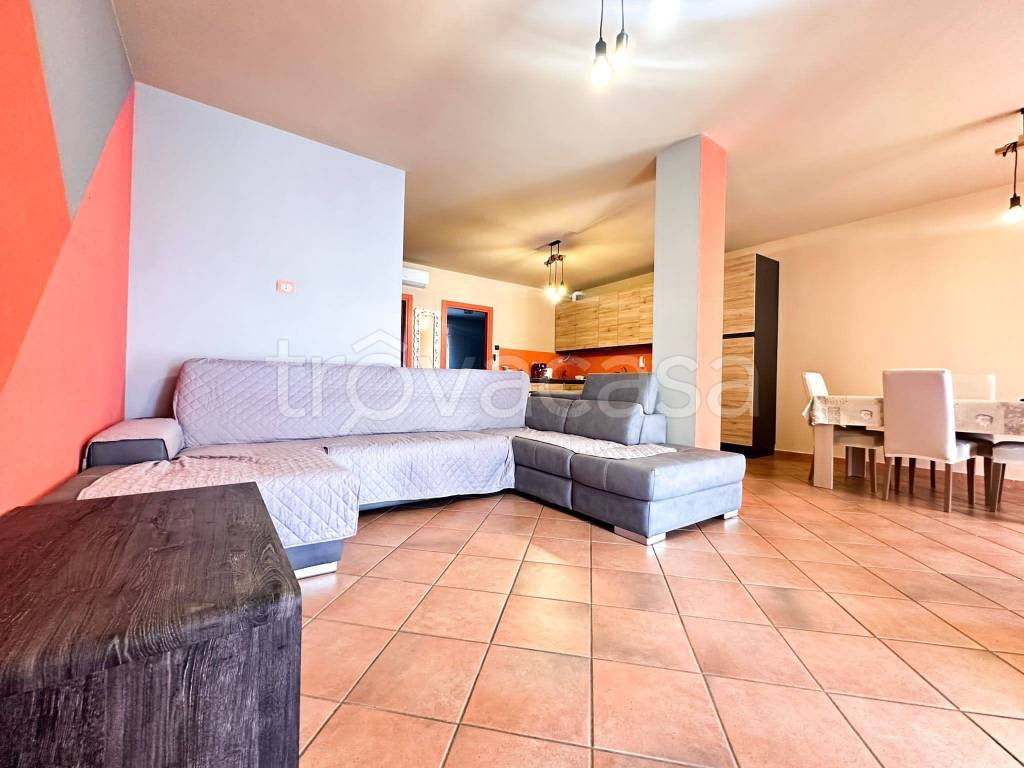 appartamento in vendita a Desenzano del Garda in zona Vaccarolo