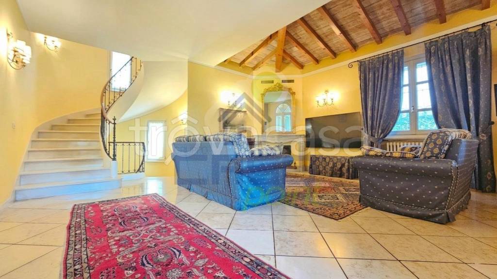 casa indipendente in vendita a Desenzano del Garda in zona Rivoltella