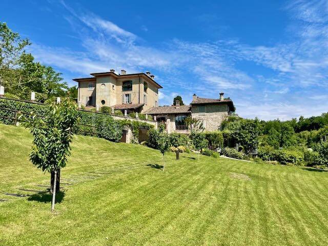 casa indipendente in vendita a Desenzano del Garda