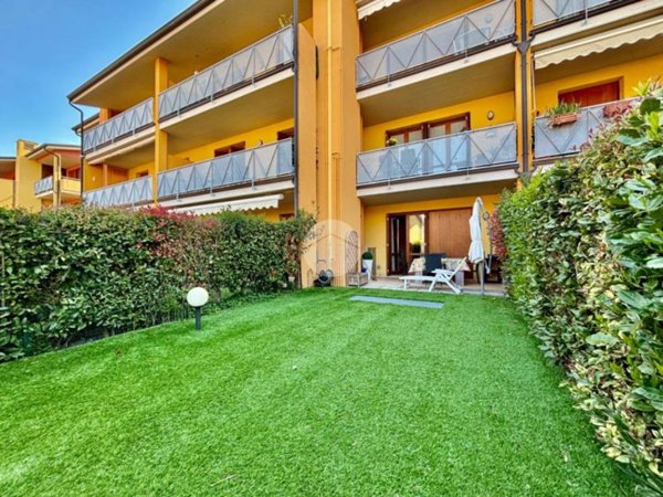 appartamento in vendita a Desenzano del Garda in zona Rivoltella
