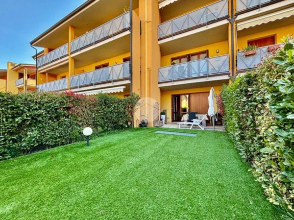 appartamento in vendita a Desenzano del Garda in zona Rivoltella