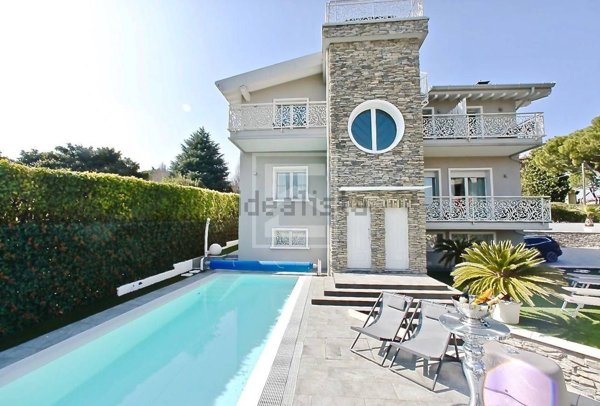 casa indipendente in vendita a Desenzano del Garda in zona Campeggio sul Vò