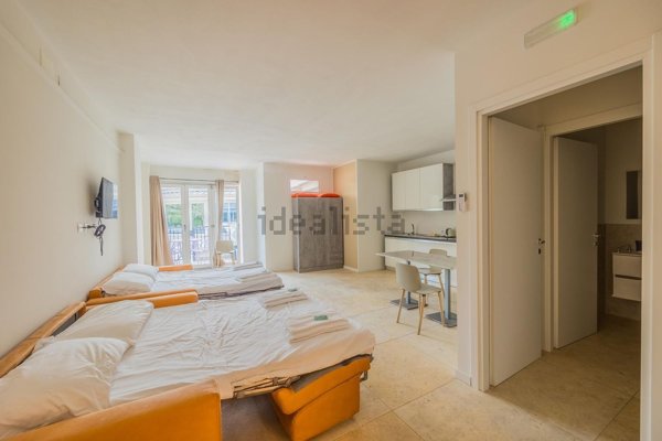 appartamento in vendita a Desenzano del Garda in zona Rivoltella