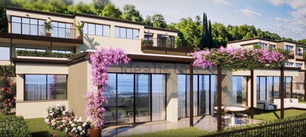 appartamento in vendita a Desenzano del Garda in zona Campeggio sul Vò