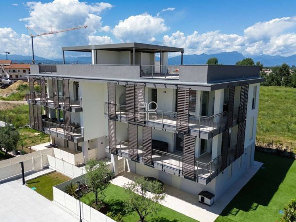 appartamento in vendita a Desenzano del Garda in zona Rivoltella