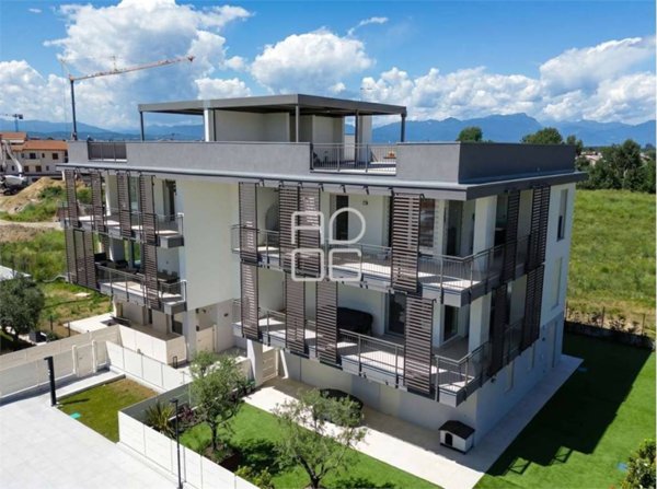 appartamento in vendita a Desenzano del Garda in zona Rivoltella